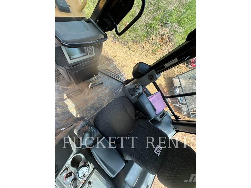 CAT D4K2LGP Buldožeri gusjeničari