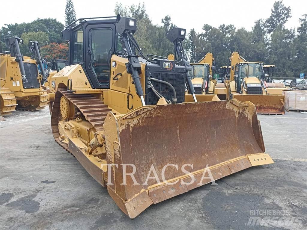 CAT D5 Buldožeri gusjeničari