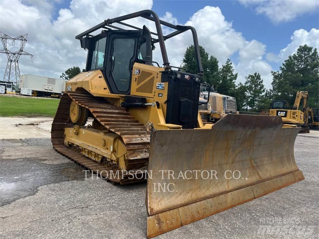 CAT D5 Buldožeri gusjeničari