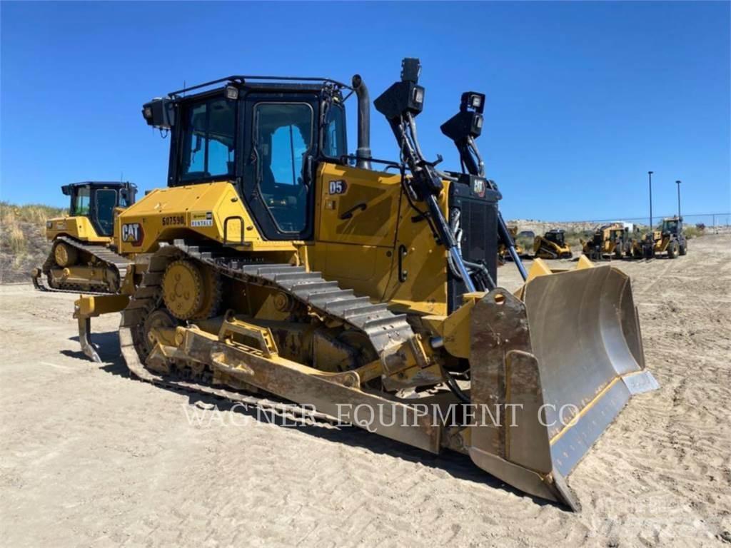 CAT D5 Buldožeri gusjeničari