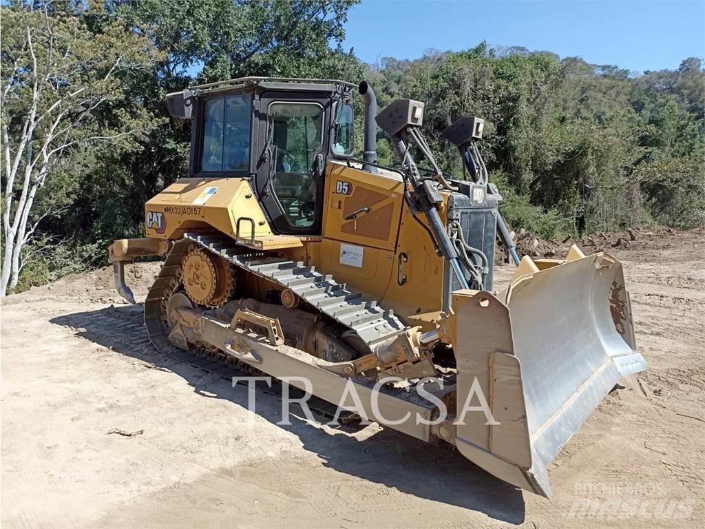 CAT D5 Buldožeri gusjeničari