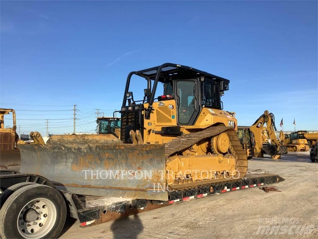 CAT D5 Buldožeri gusjeničari