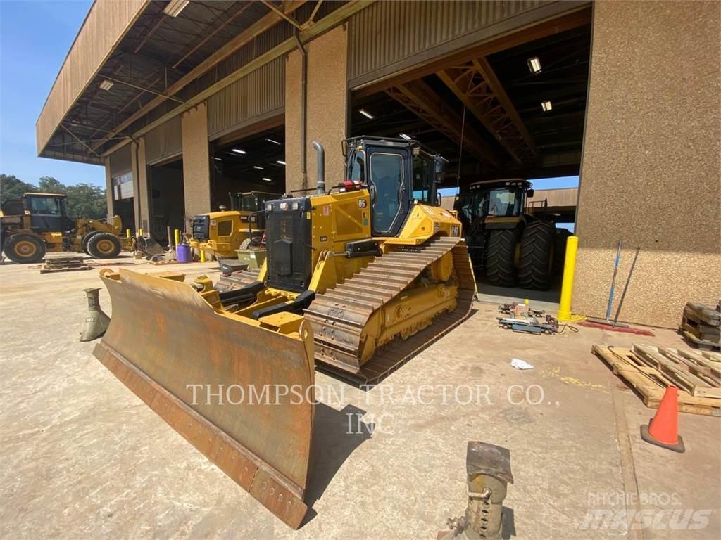 CAT D5 Buldožeri gusjeničari