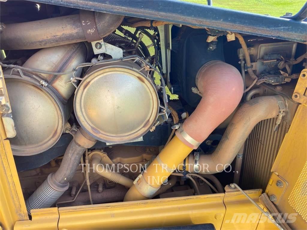 CAT D5 Buldožeri gusjeničari