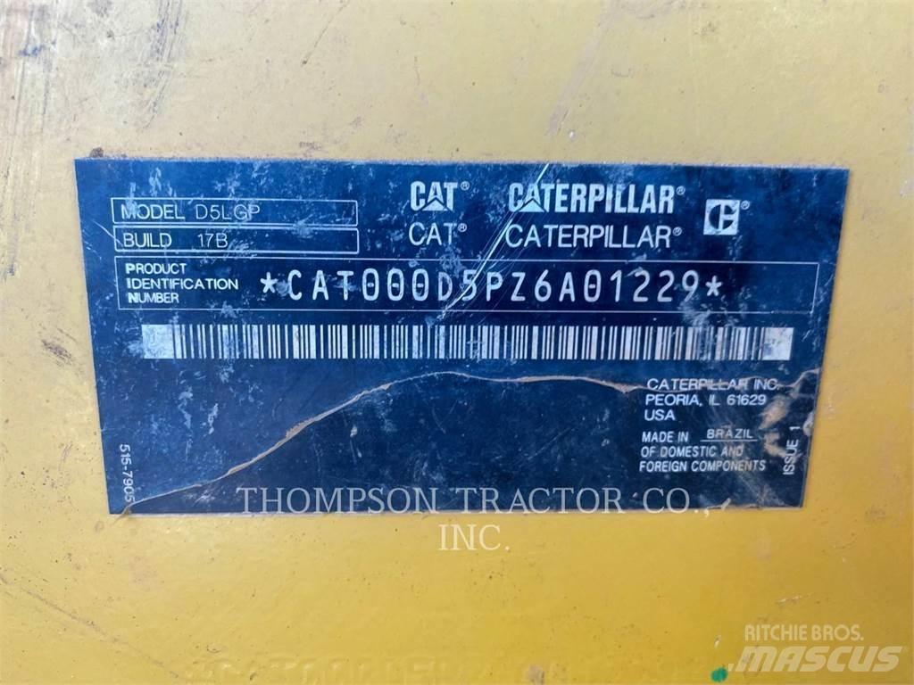 CAT D5 Buldožeri gusjeničari