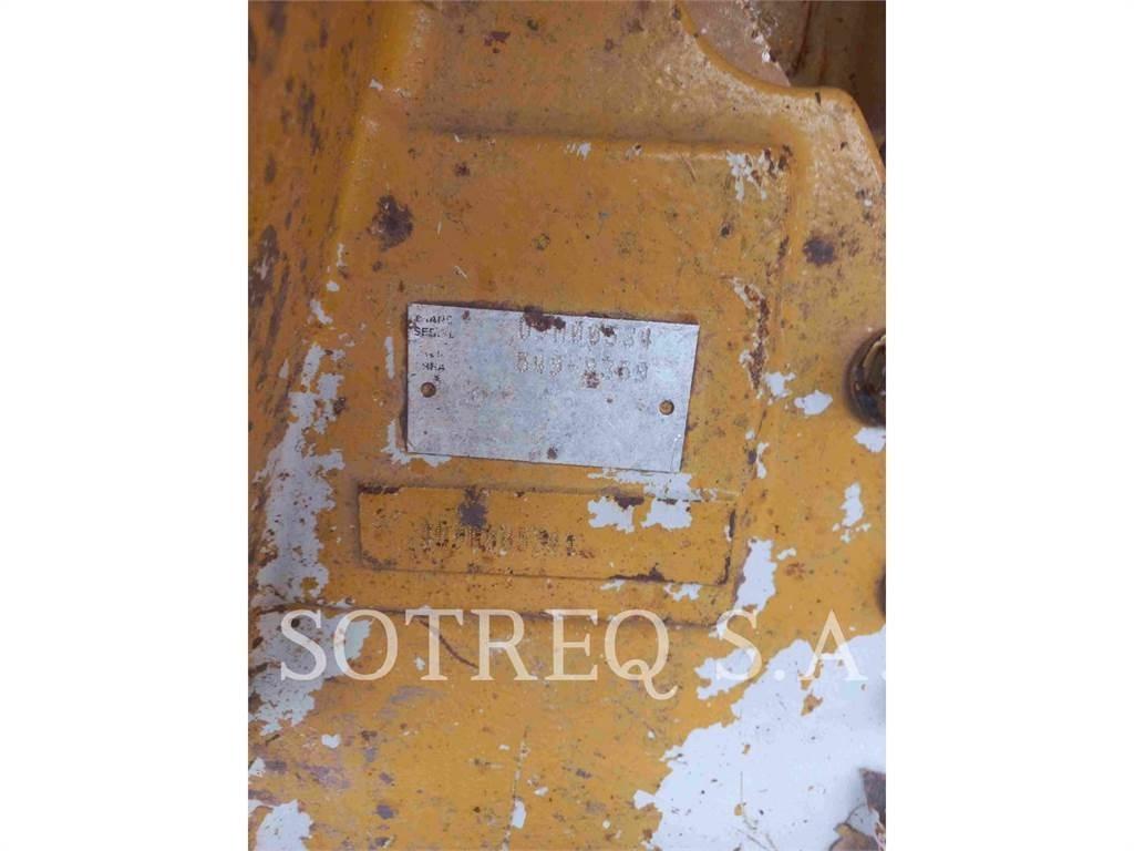 CAT D5 Buldožeri gusjeničari