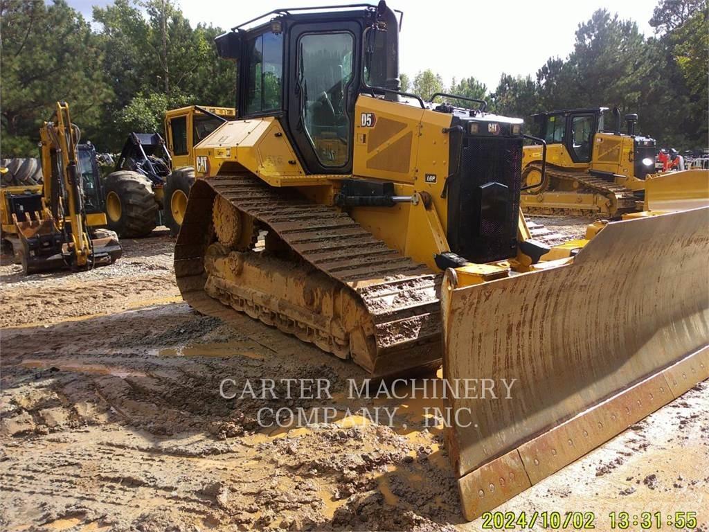 CAT D5 Buldožeri gusjeničari