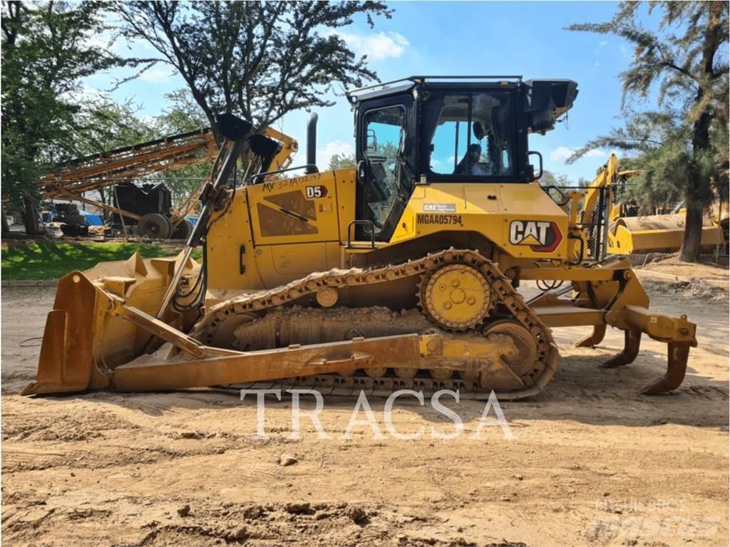 CAT D5 Buldožeri gusjeničari