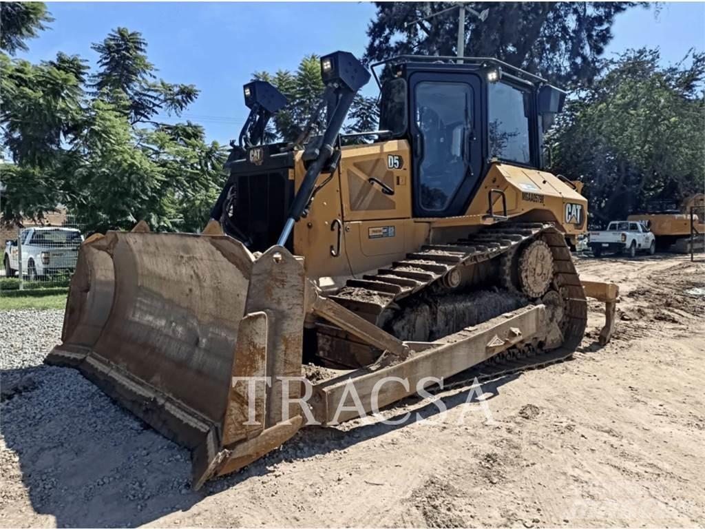 CAT D5 Buldožeri gusjeničari