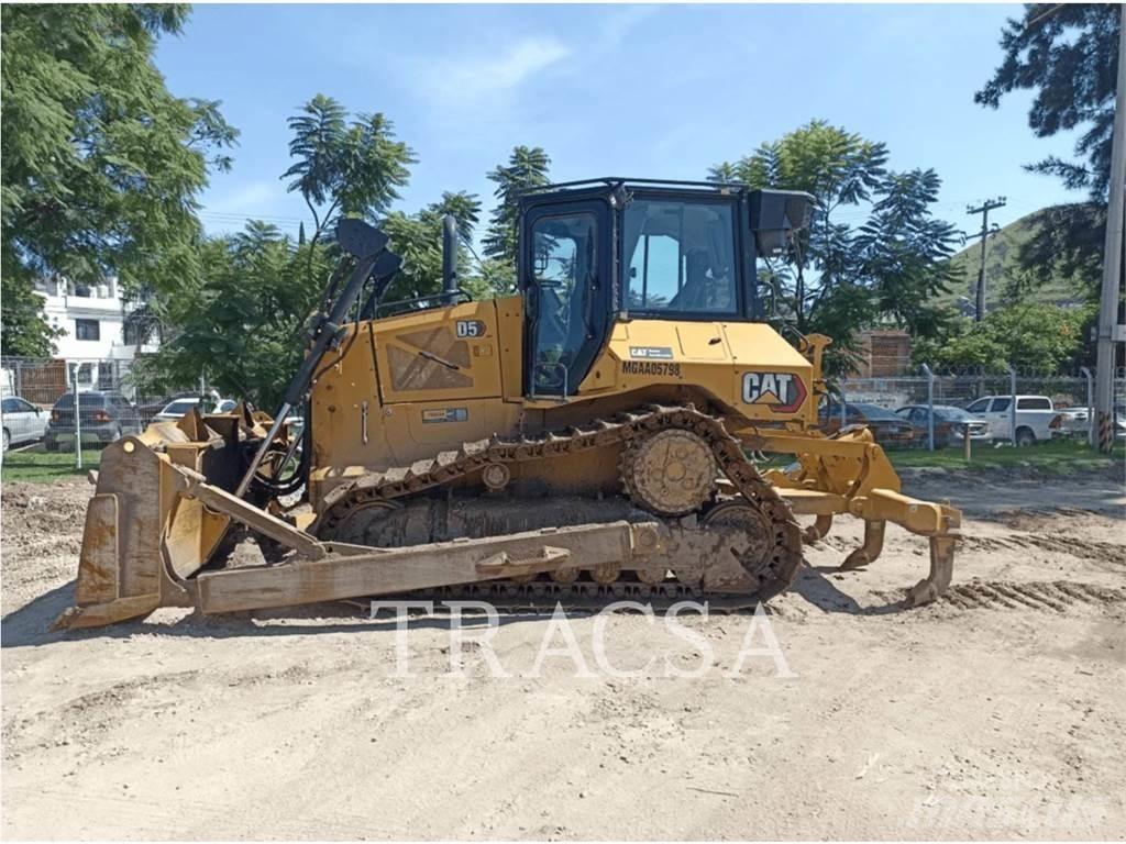 CAT D5 Buldožeri gusjeničari