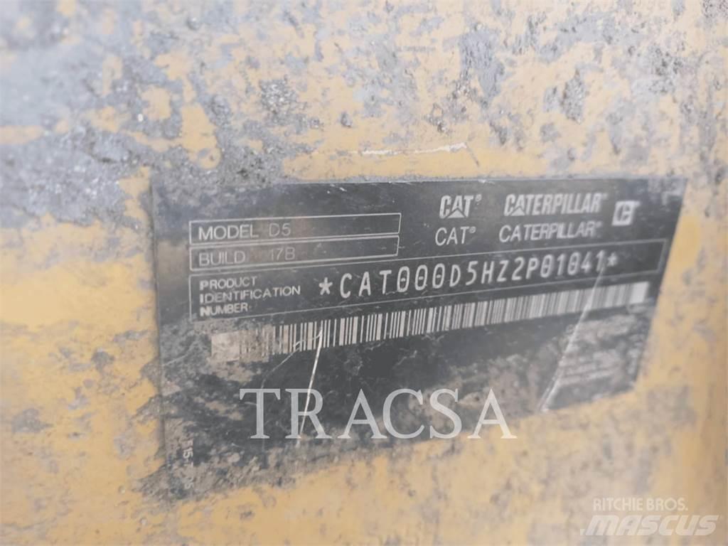 CAT D5 Buldožeri gusjeničari