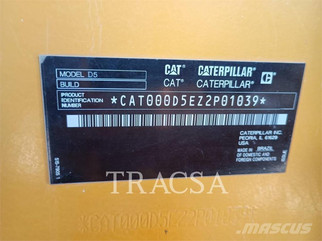 CAT D5 Buldožeri gusjeničari