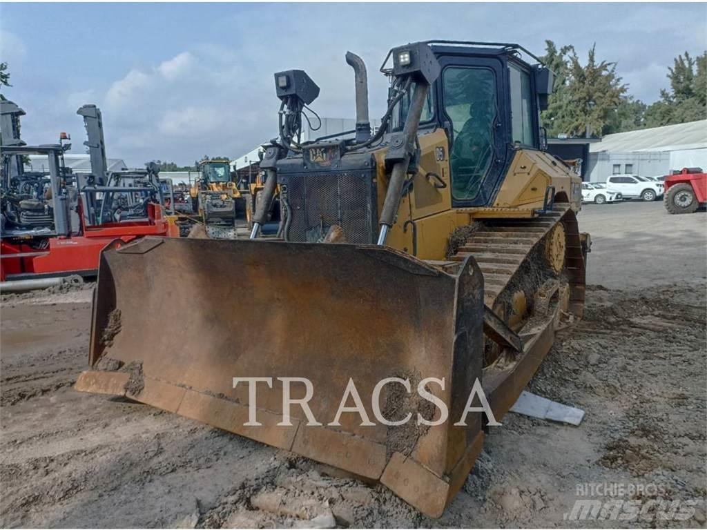 CAT D5 Buldožeri gusjeničari