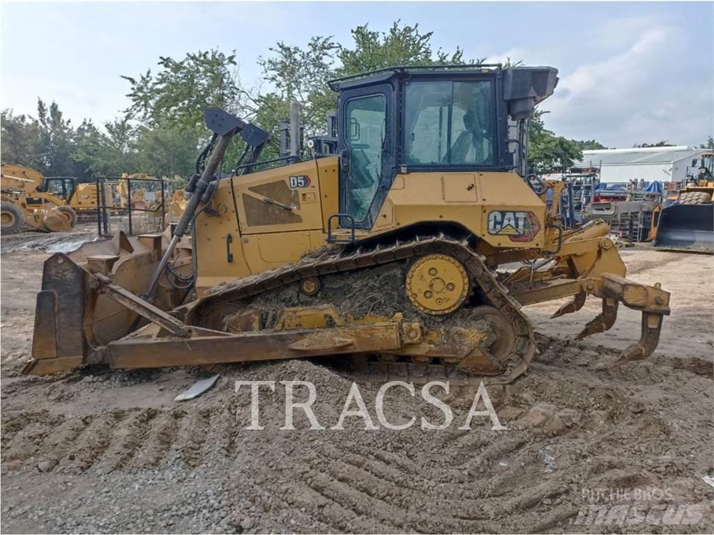 CAT D5 Buldožeri gusjeničari