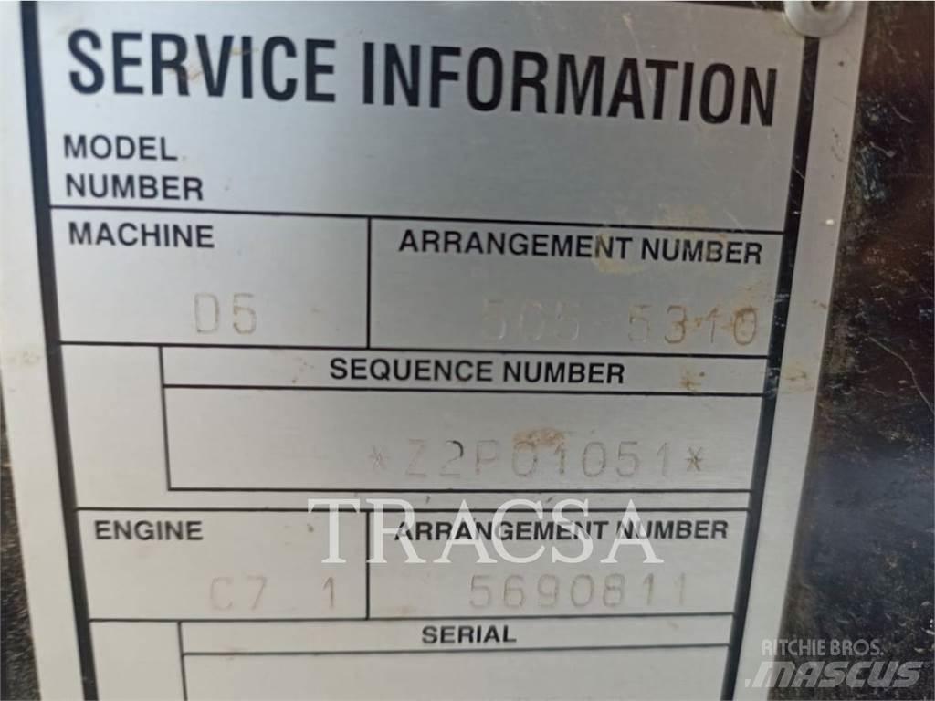 CAT D5 Buldožeri gusjeničari