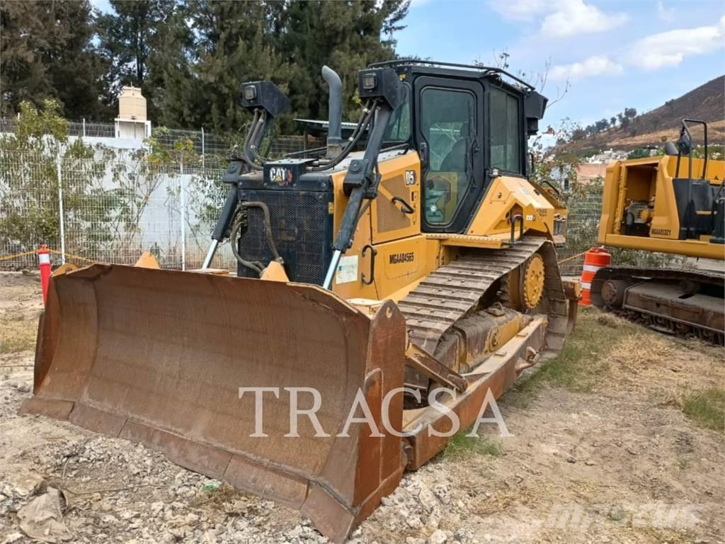 CAT D5 Buldožeri gusjeničari