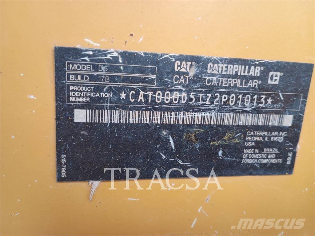 CAT D5 Buldožeri gusjeničari