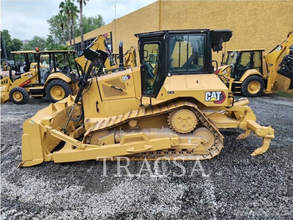 CAT D5 Buldožeri gusjeničari