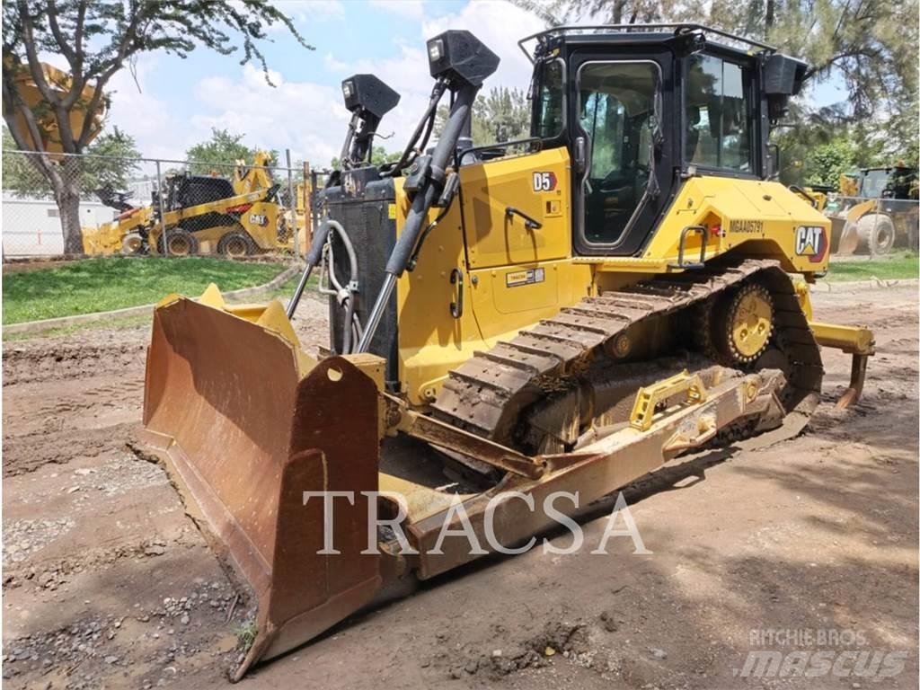 CAT D5 Buldožeri gusjeničari