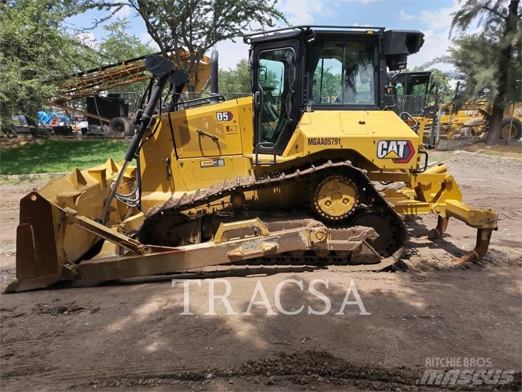 CAT D5 Buldožeri gusjeničari