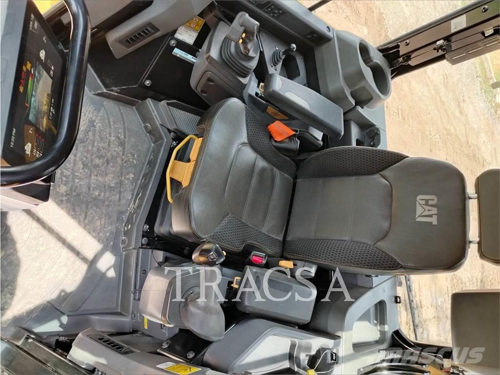 CAT D5 Buldožeri gusjeničari