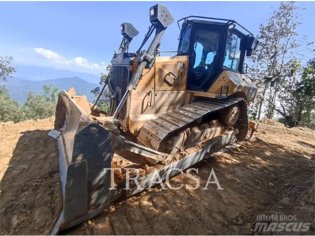CAT D5 Buldožeri gusjeničari