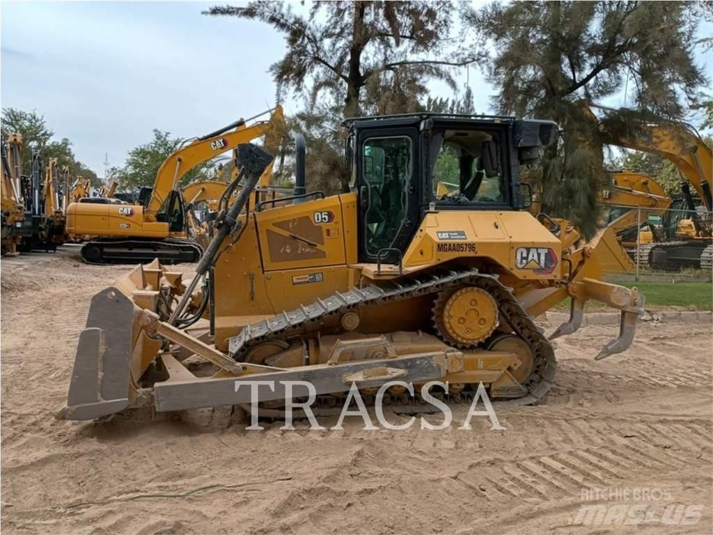 CAT D5 Buldožeri gusjeničari