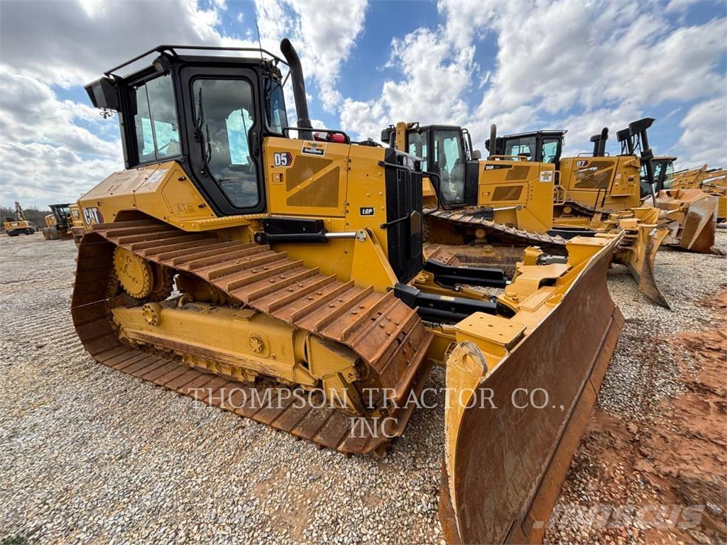 CAT D5 Buldožeri gusjeničari