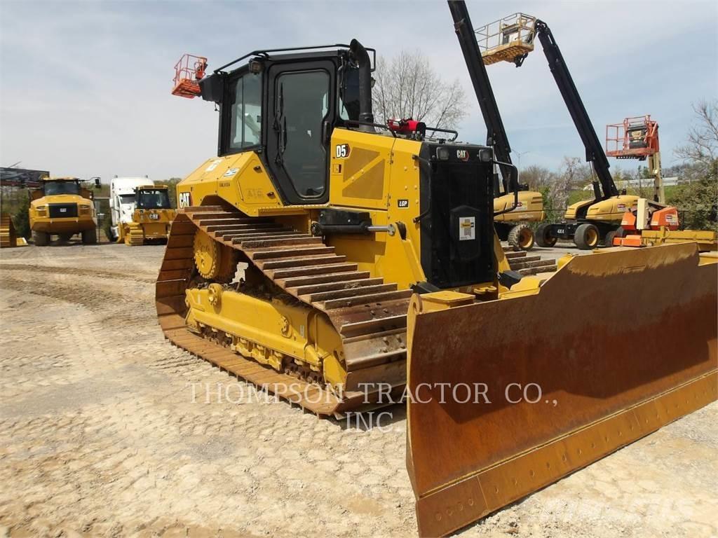 CAT D5 Buldožeri gusjeničari