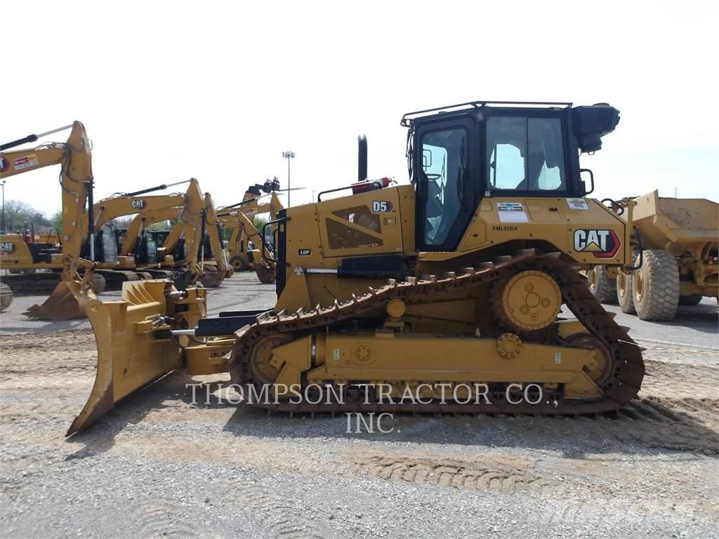 CAT D5 Buldožeri gusjeničari