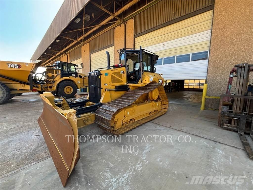 CAT D5 Buldožeri gusjeničari