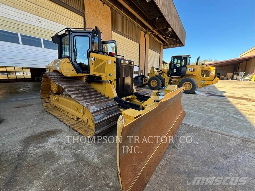 CAT D5 Buldožeri gusjeničari