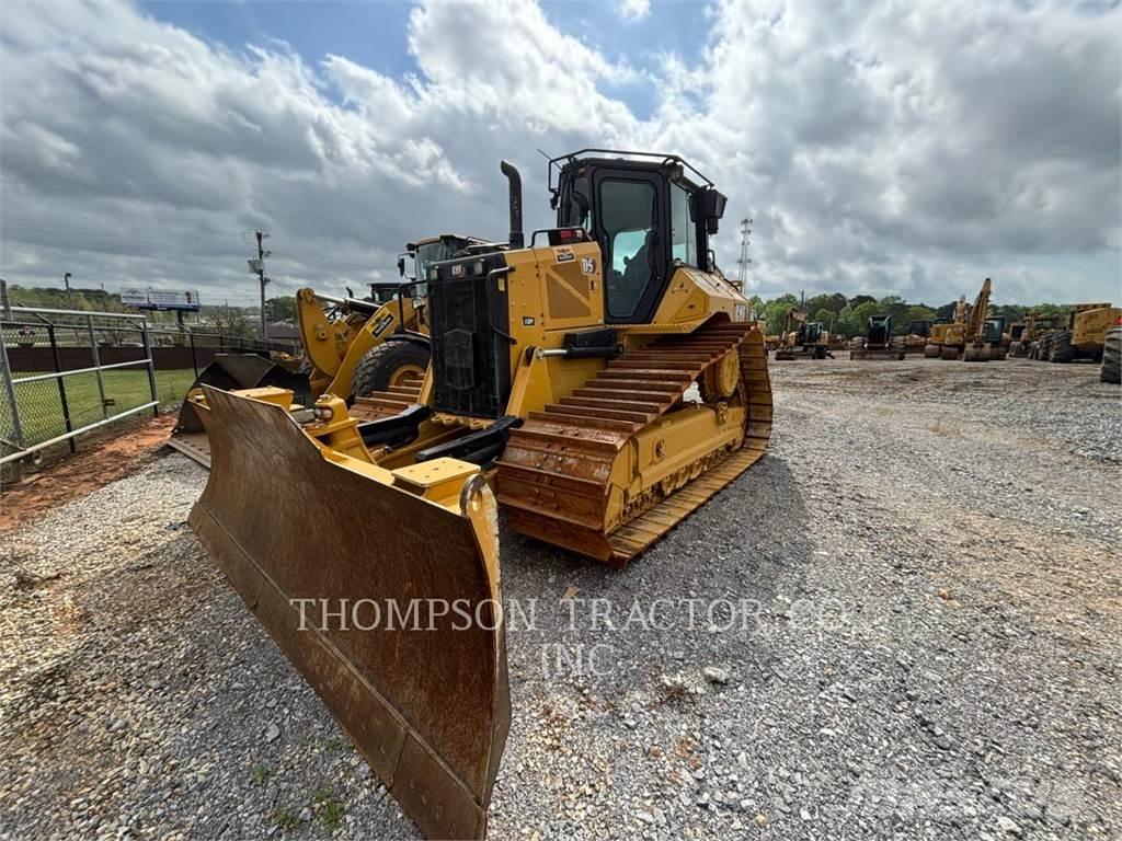 CAT D5 Buldožeri gusjeničari