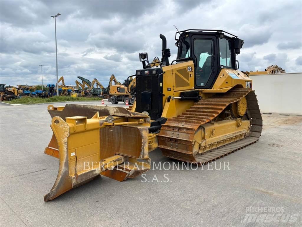 CAT D5 Buldožeri gusjeničari