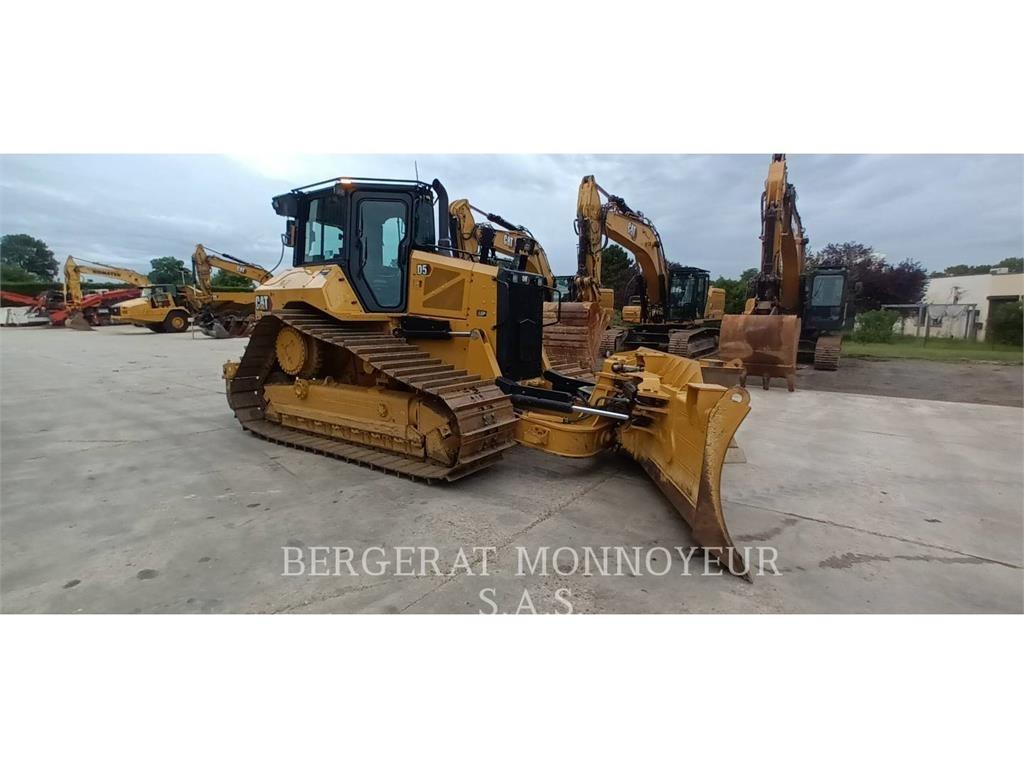 CAT D5 Buldožeri gusjeničari