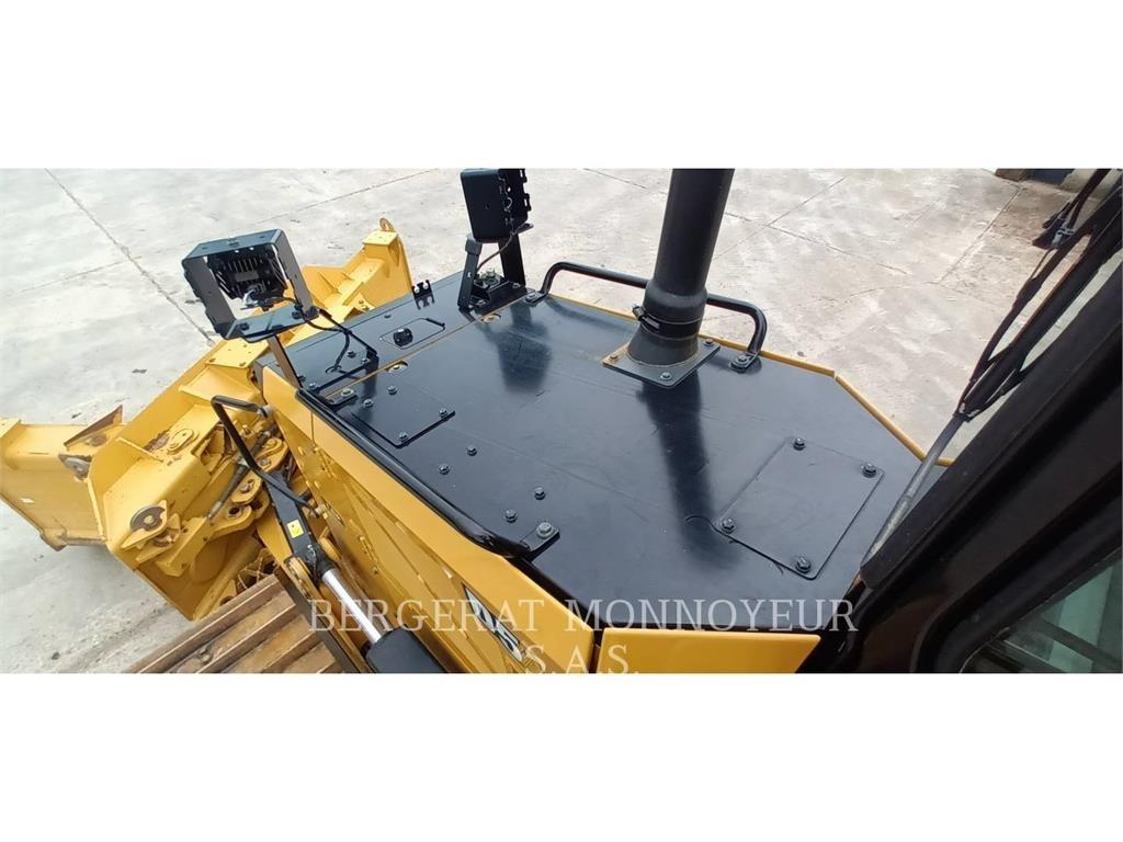 CAT D5 Buldožeri gusjeničari