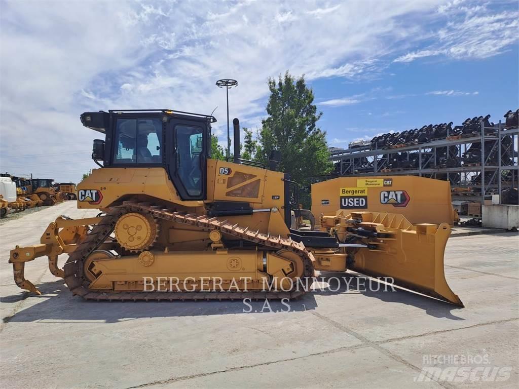 CAT D5 Buldožeri gusjeničari