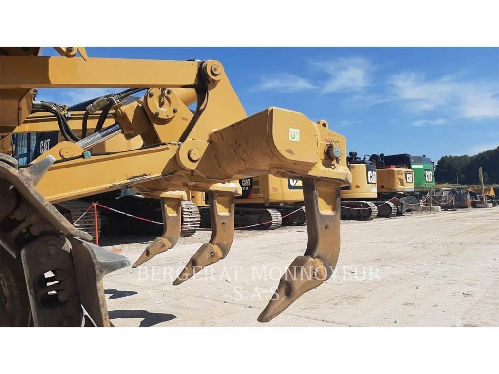 CAT D5 Buldožeri gusjeničari