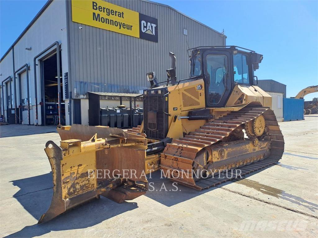 CAT D5 Buldožeri gusjeničari