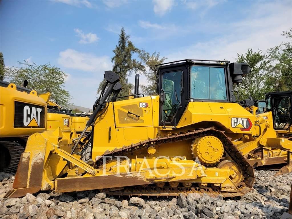 CAT D5 Buldožeri gusjeničari