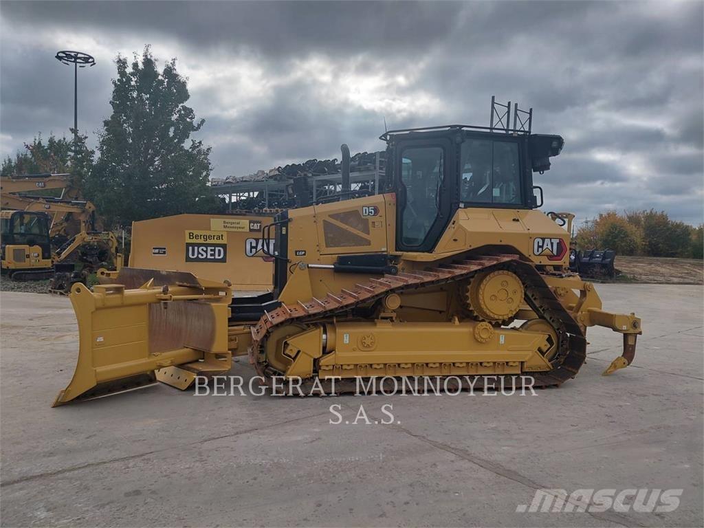 CAT D5 Buldožeri gusjeničari