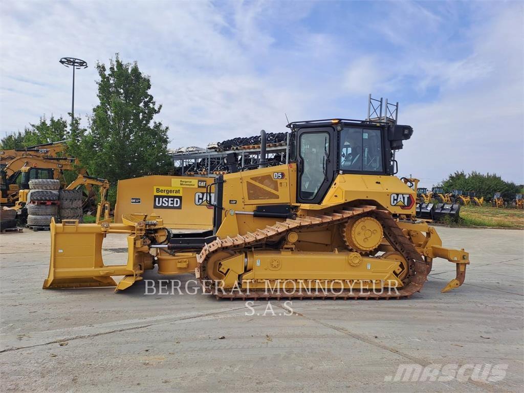 CAT D5 Buldožeri gusjeničari