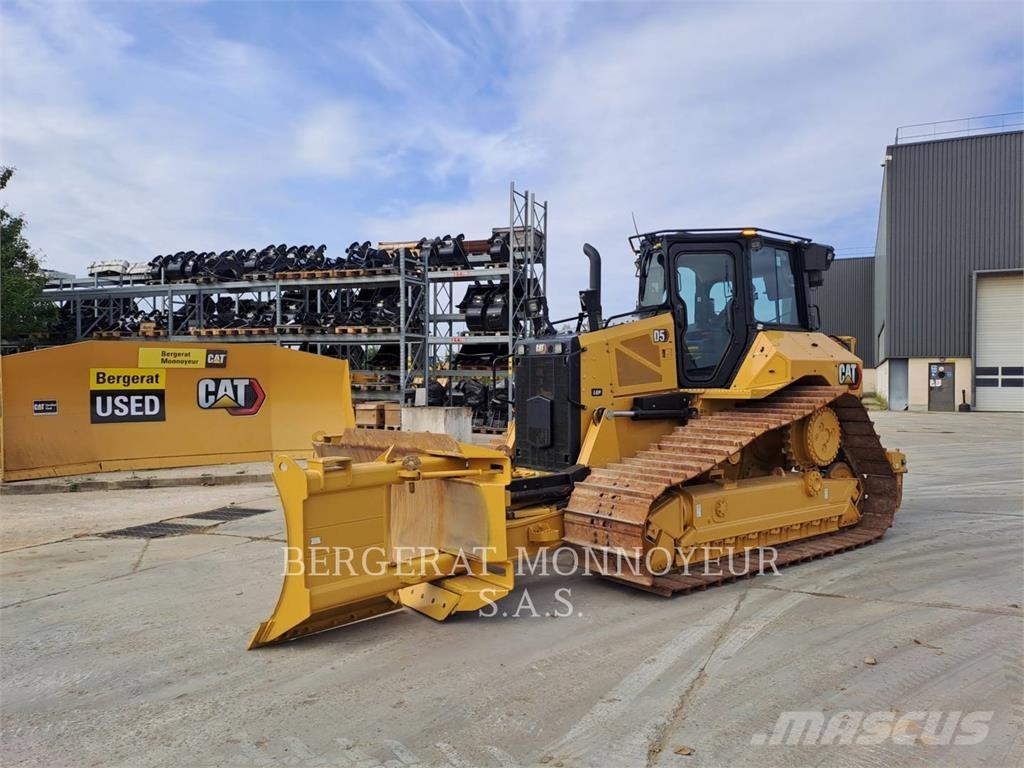 CAT D5 Buldožeri gusjeničari