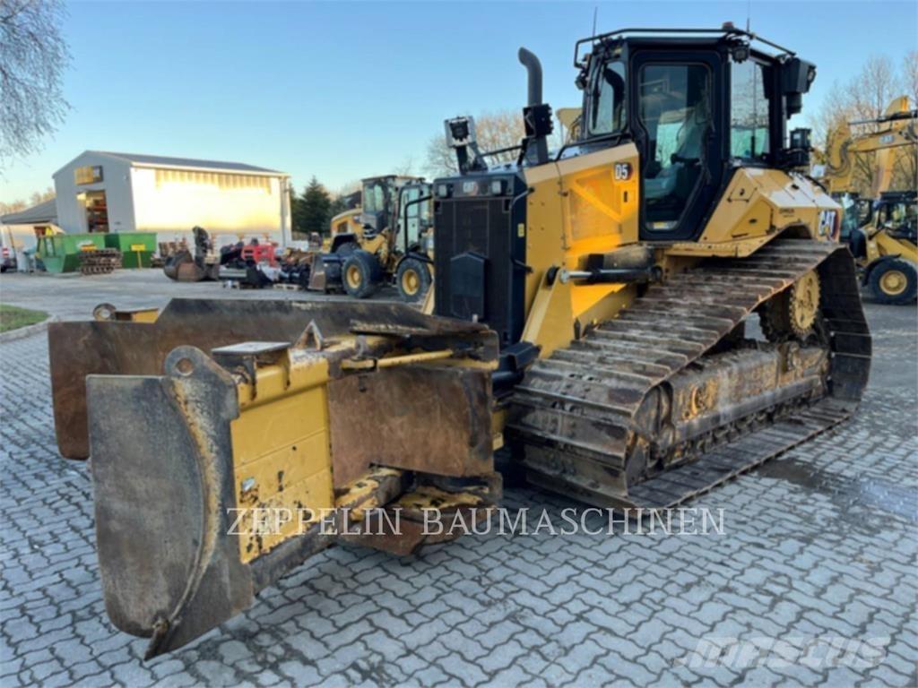 CAT D5 Buldožeri gusjeničari