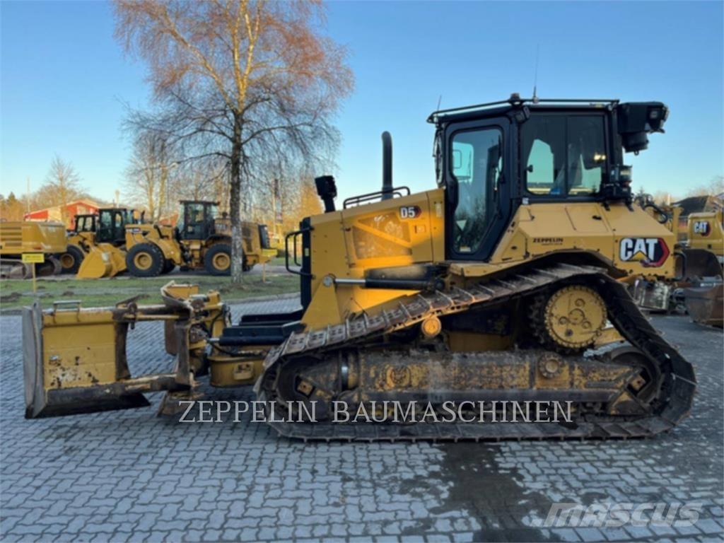 CAT D5 Buldožeri gusjeničari