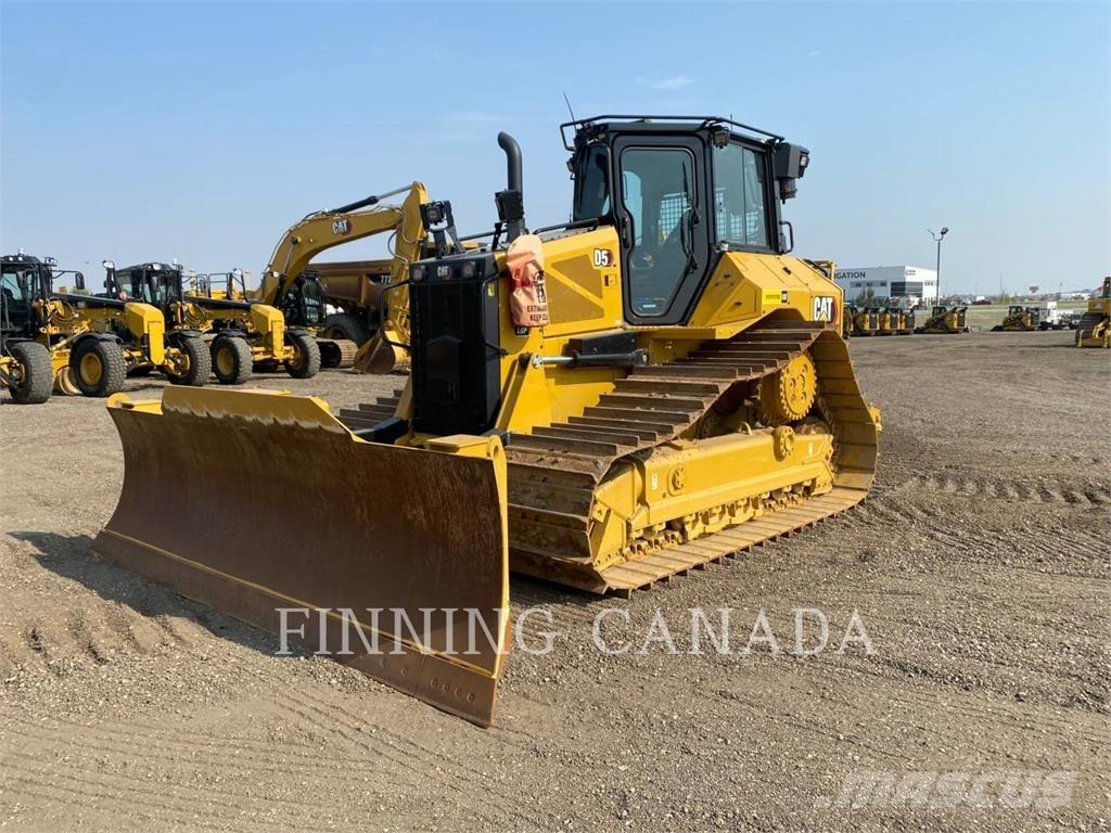CAT D5 Buldožeri gusjeničari