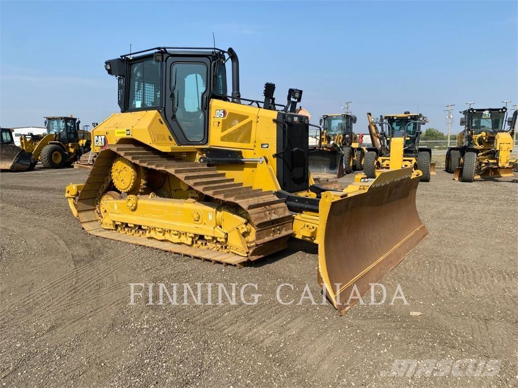 CAT D5 Buldožeri gusjeničari