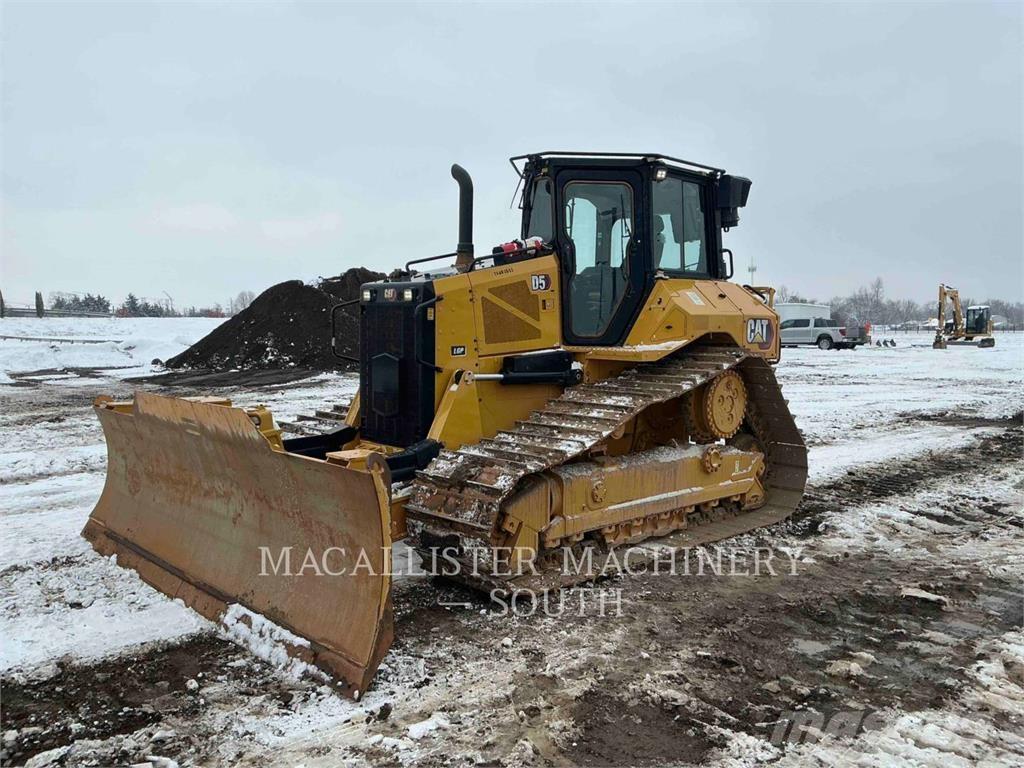 CAT D5 Buldožeri gusjeničari
