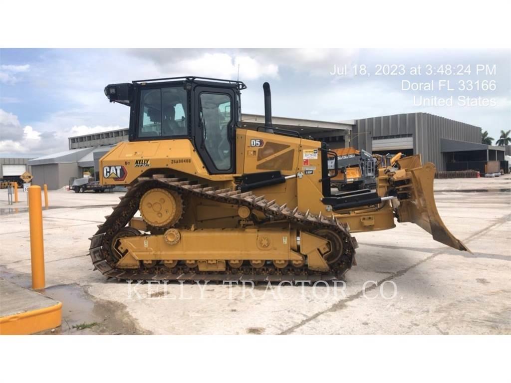 CAT D5 Buldožeri gusjeničari