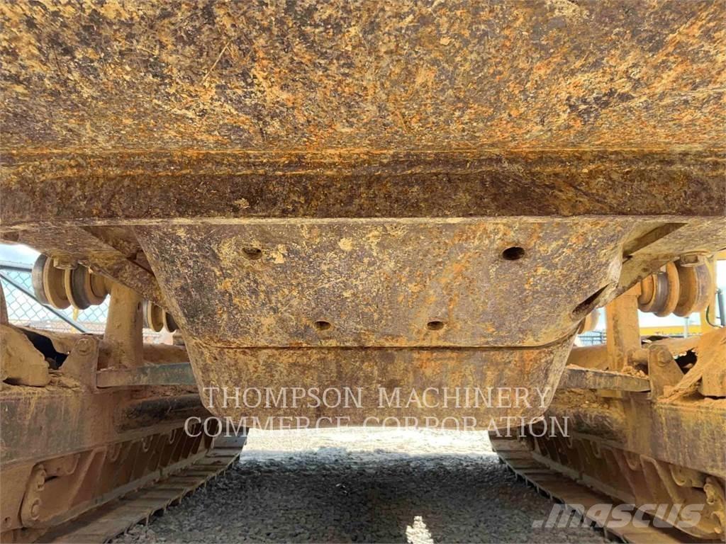 CAT D5B Buldožeri gusjeničari